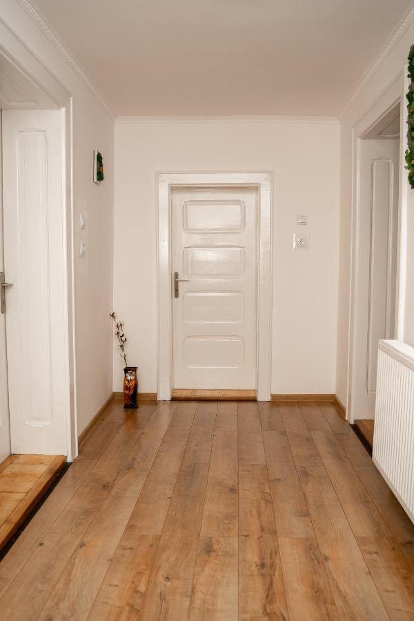 Apartament Panoramic La Casa In Comuna Răşinari Exteriör bild